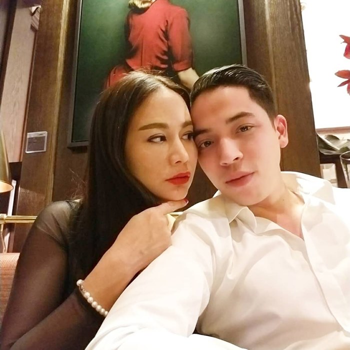 นก  ศิขรินธาร