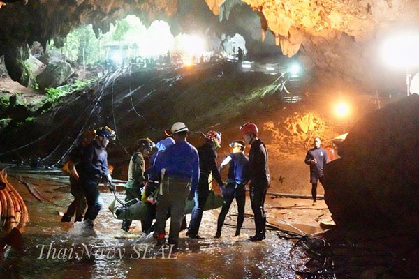 หมูป่า 13 ชีวิต ติดถ้ำหลวง