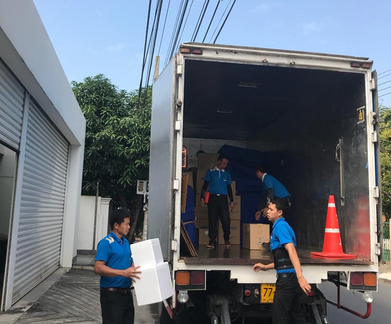 หมอโอ๊ค โอปอล์ อุ้ม น้องอลิน น้องอลัน ย้ายบ้านใหม่