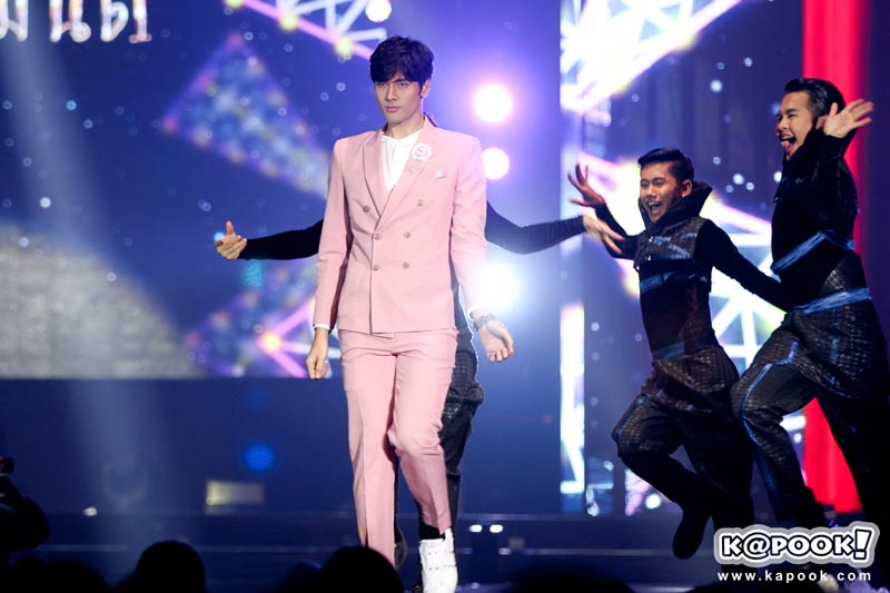 บอม ธนิน