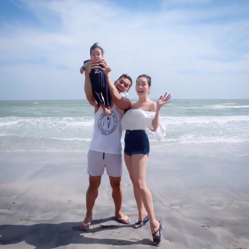 อ๋อม สกาวใจ ชุดว่ายน้ำ