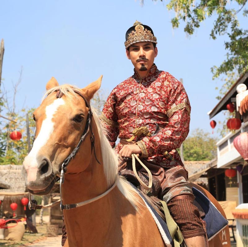 โป๊ป ธนวรรธน์ บุพเพสันนิวาส