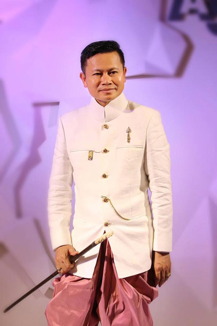 ดร.สุรัตน์ จงดา โพสต์ทวงค่าชุดไทยจาก ช่อง 3