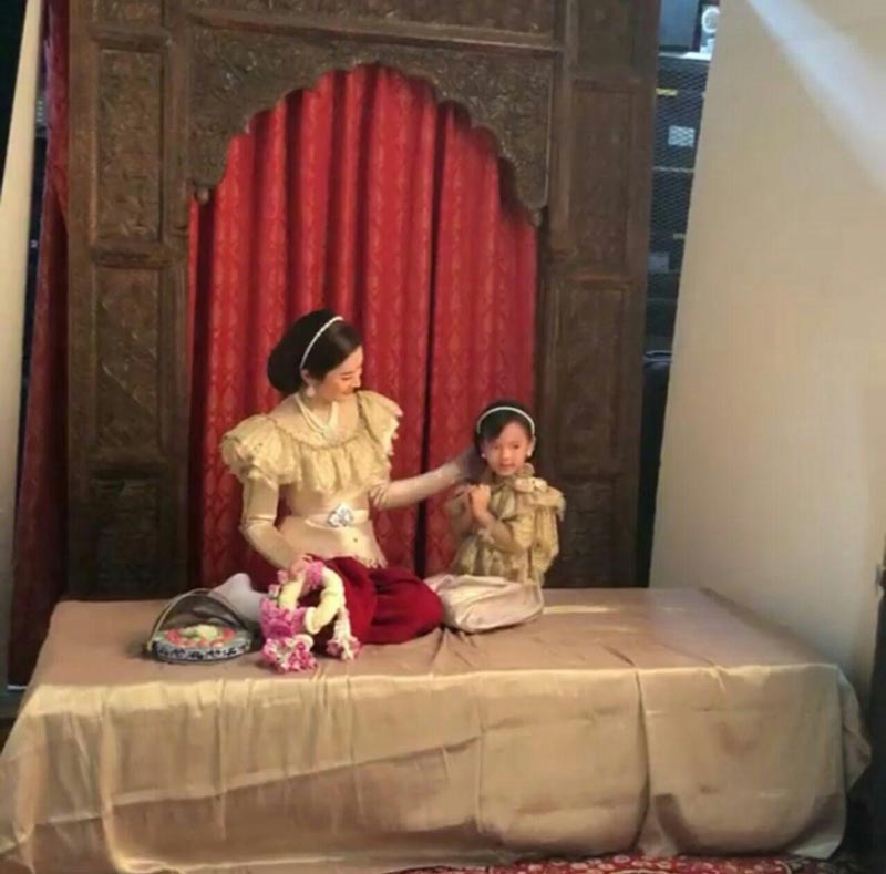 แอฟ ทักษอร น้องปีใหม่ ถ่ายแบบชุดไทย