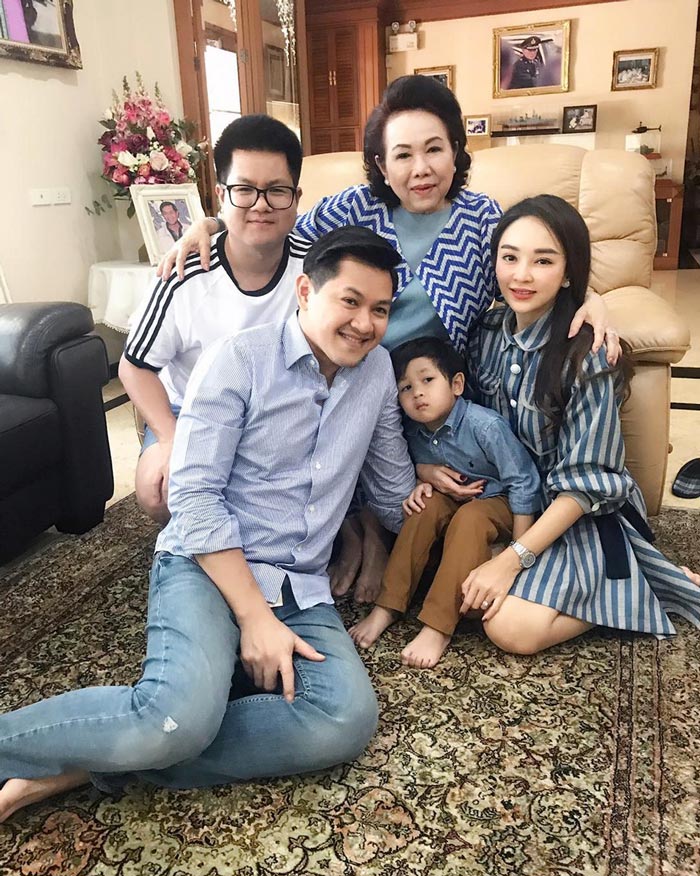 ป๊อป นิธิ