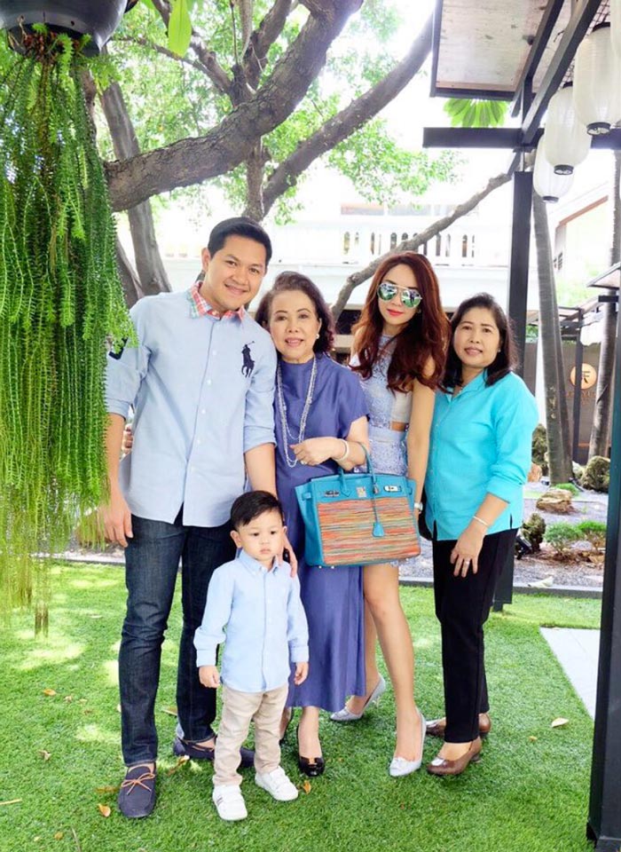 ป๊อป นิธิ