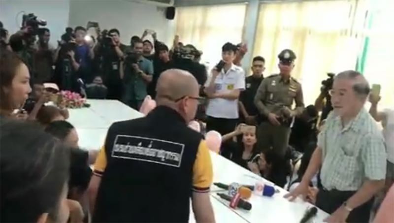 อัจฉริยะ เรืองรัตนพงศ์