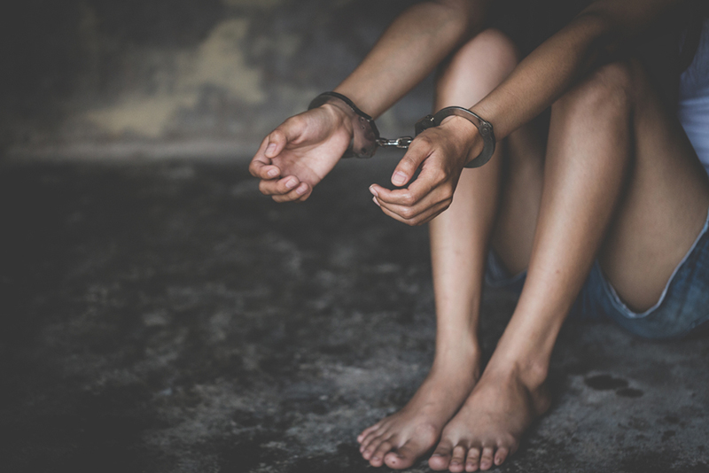 ข่มขืนผู้หญิง