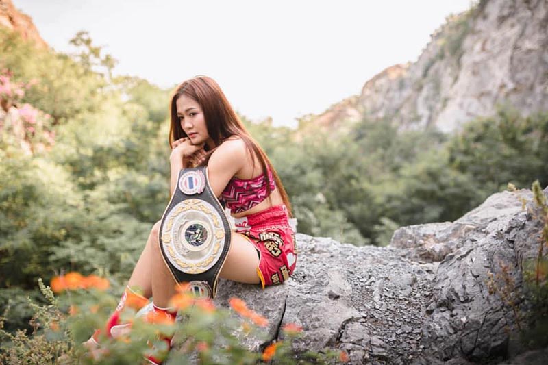 ผูกคอตายประชดรัก