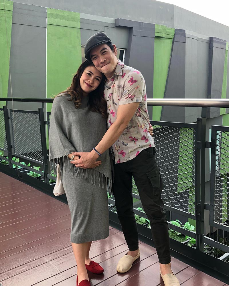 ชาคริต แย้มนาม