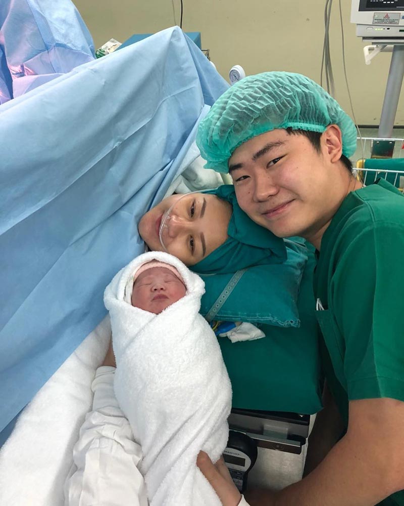 เอ็ม บุษราคัม คลอดลูก