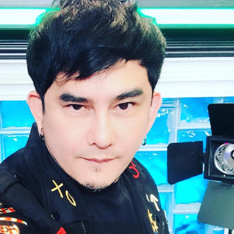 พชร์ อานนท์