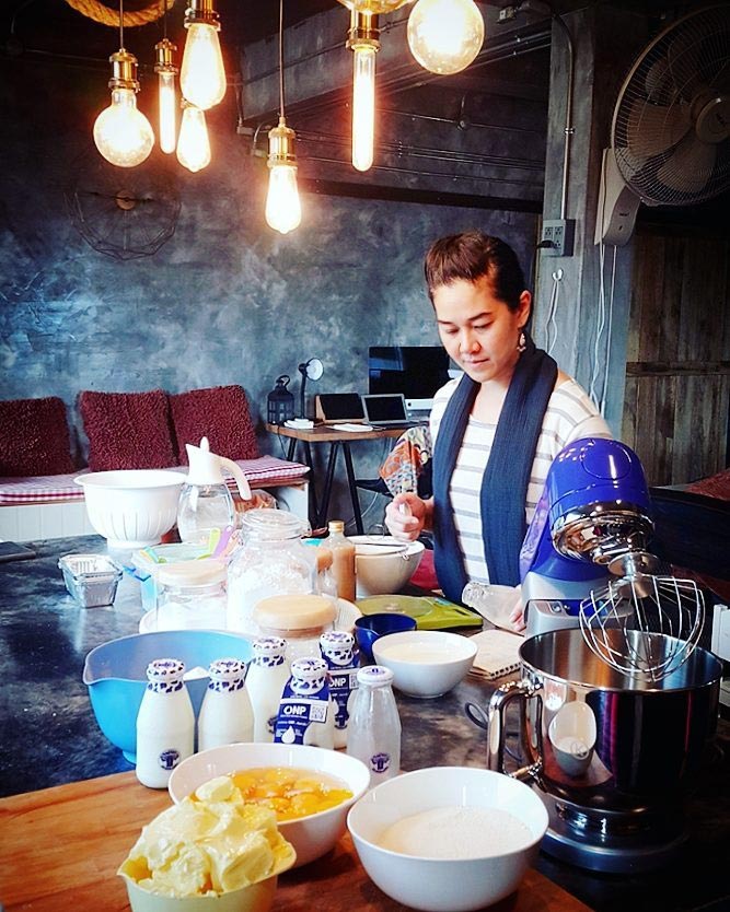 ไก่ มีสุข