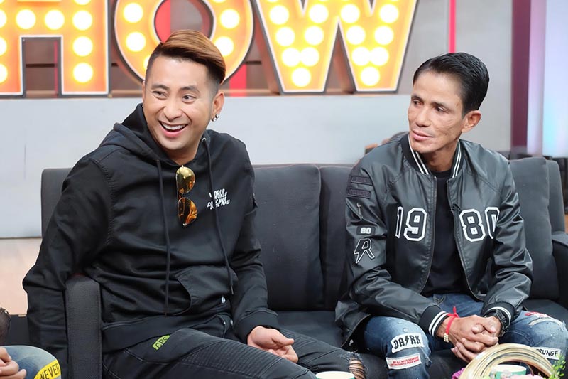 บอล เชิญยิ้ม