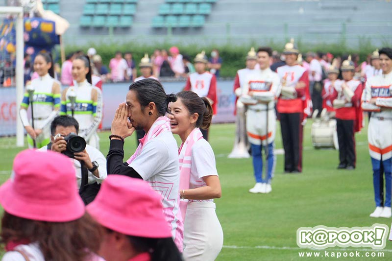 ตูน ก้อย งานฟุตบอลธรรมศาสตร์ จุฬาฯ
