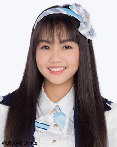 เมษา BNK48