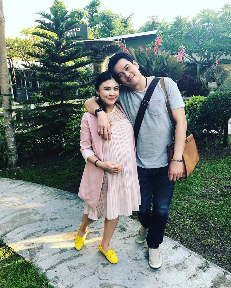 ชาคริต แย้มนาม