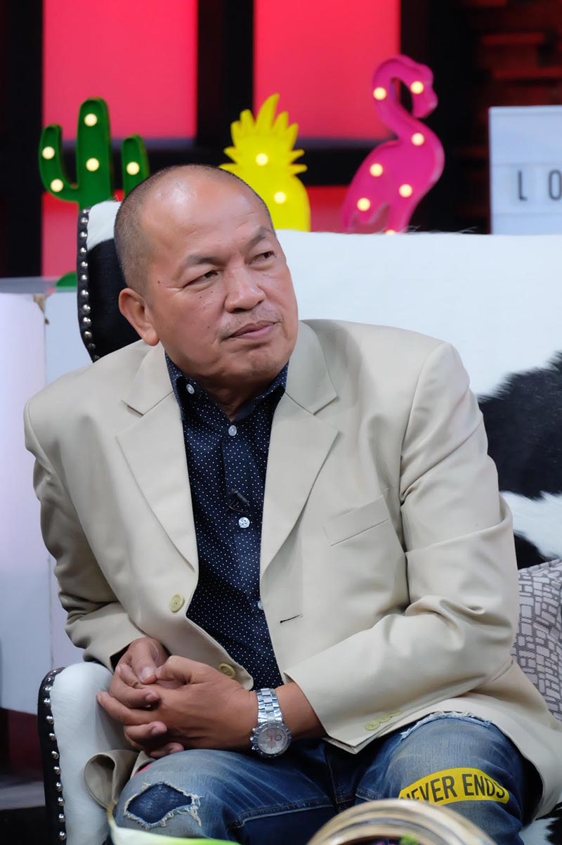 บอล เชิญยิ้ม