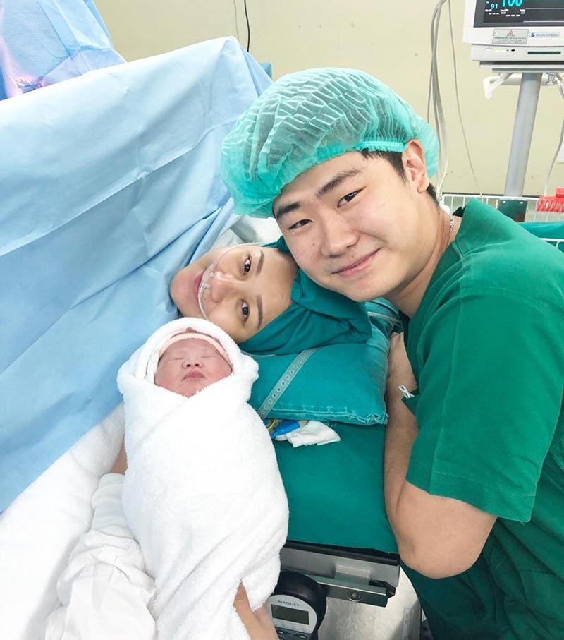 เอ็ม บุษราคัม คลอดลูก