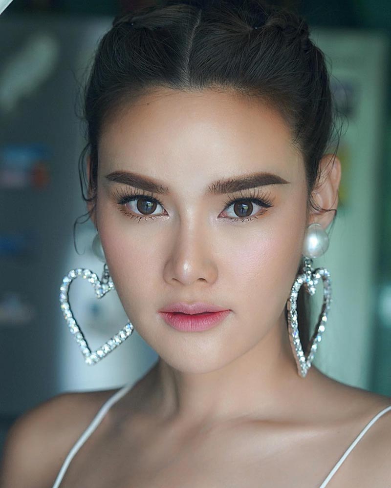 หญิง รฐา