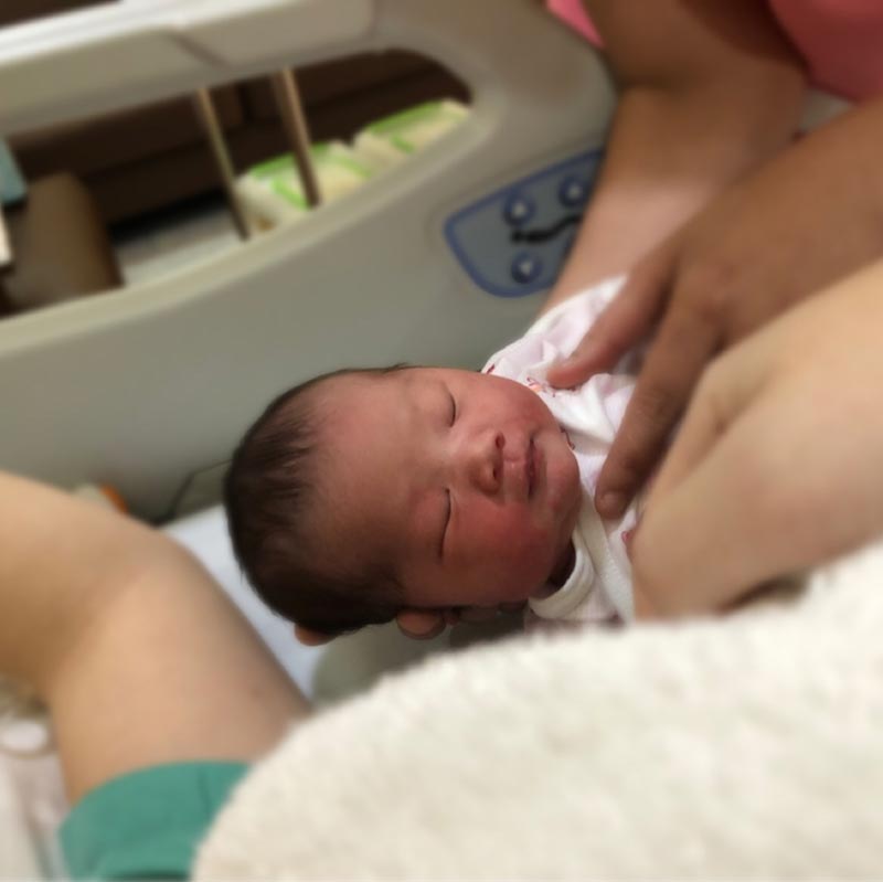 เอ็ม บุษราคัม คลอดลูก