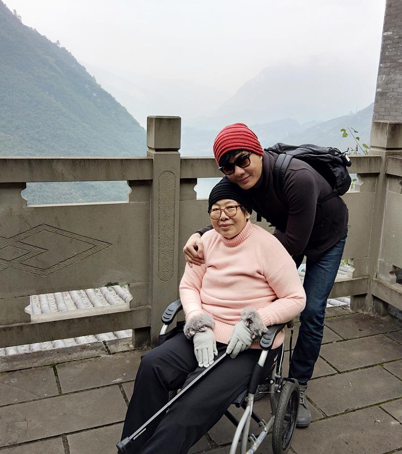 เคลลี่ ธนะพัฒน์