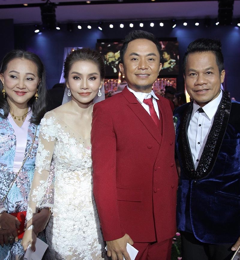 อี๊ด โปงลางสะออน แต่งงาน