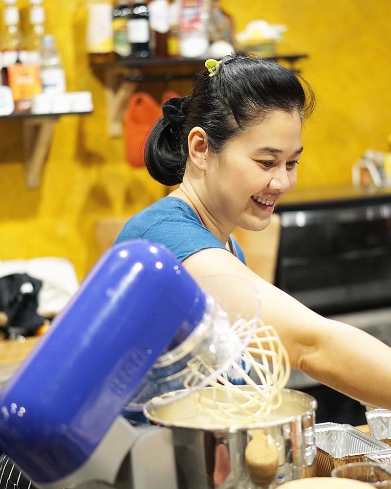 ไก่ มีสุข