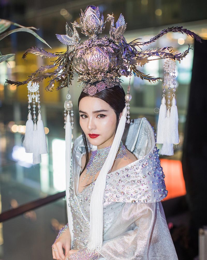 ออม สุชาร์