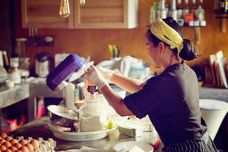 ไก่ มีสุข