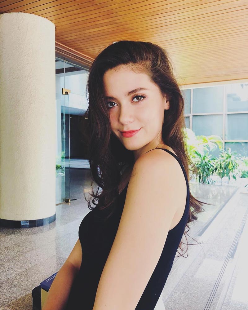 มารีญา พูลเลิศลาภ