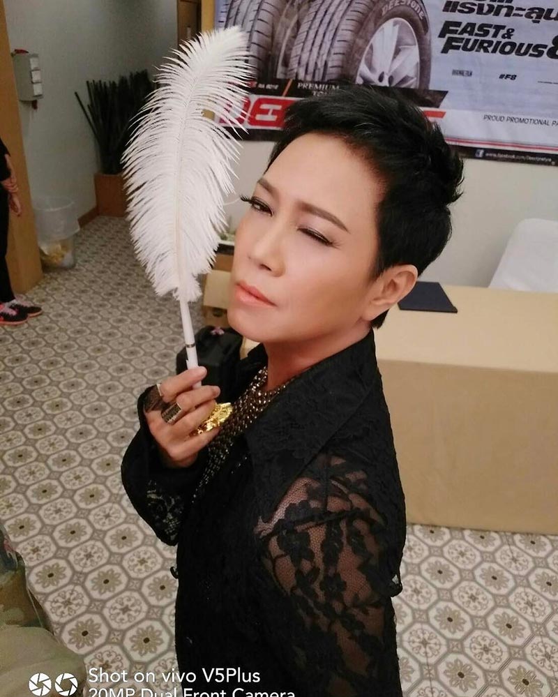 แอม เสาวลักษณ์