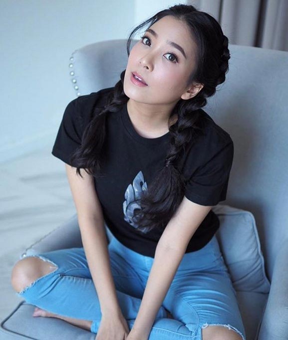 โบว์ สาวิตรี