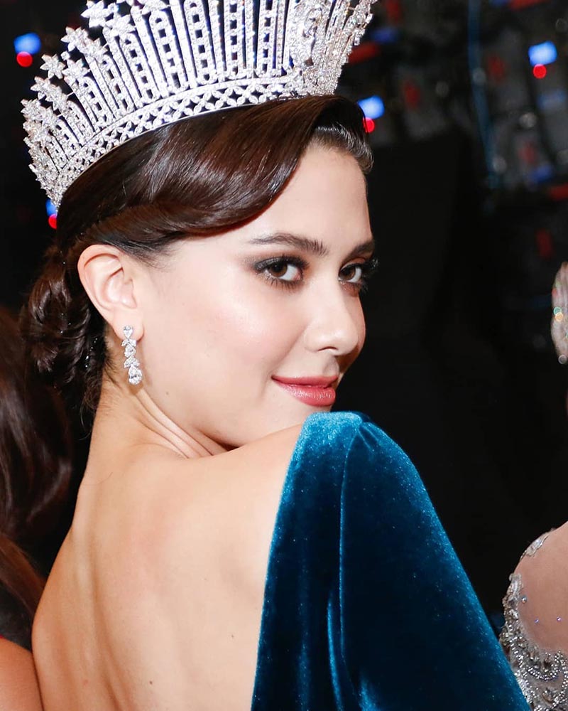 มารีญา พูลเลิศลาภ