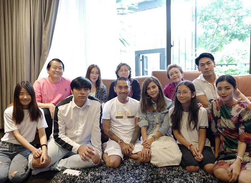 อุ้ม บอล