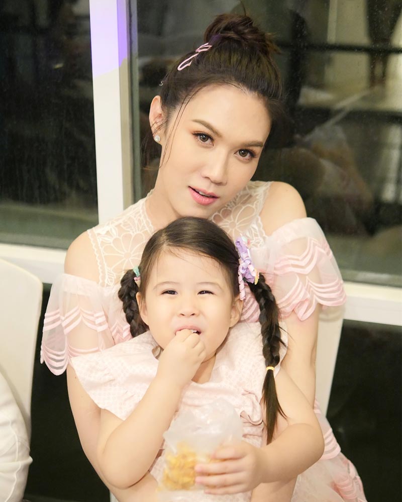 เมย์ เฟื่องอารมย์