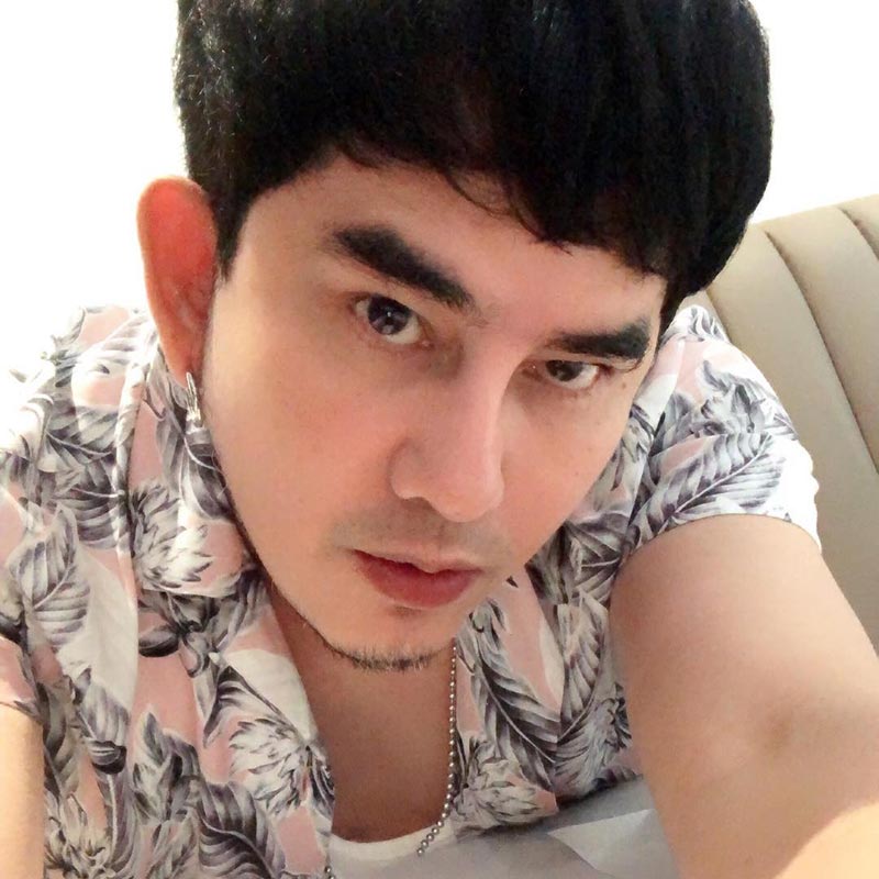 พชร์ อานนท์