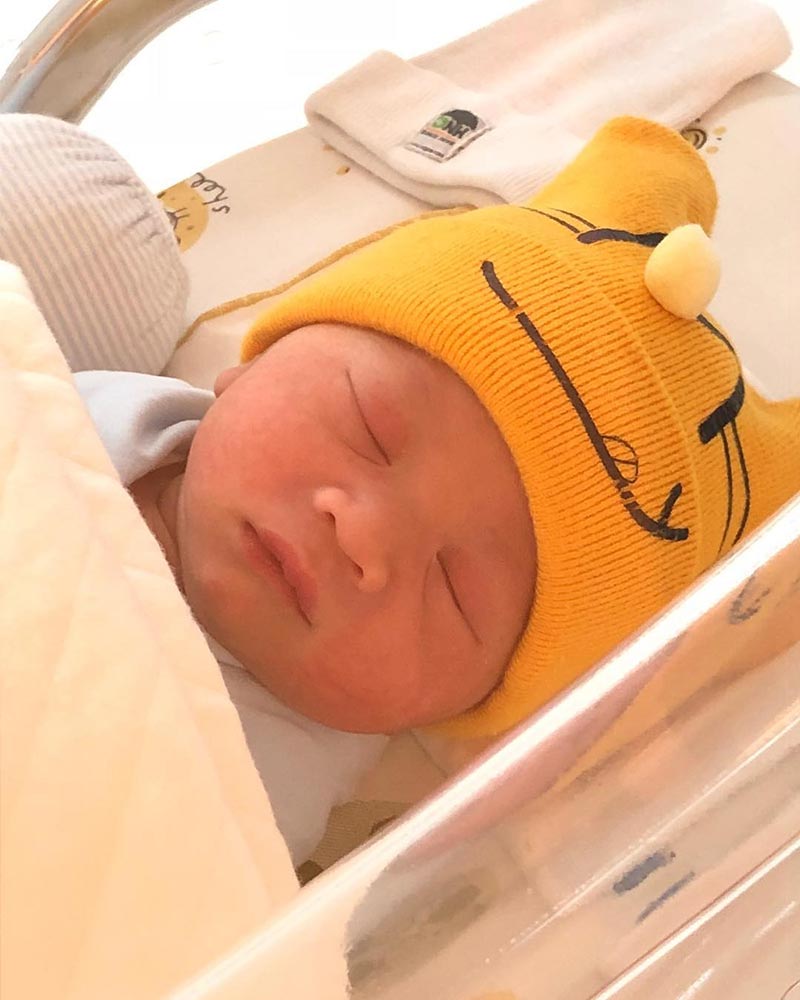 ชาคริต แย้มนาม