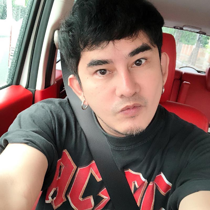 พชร์ อานนท์