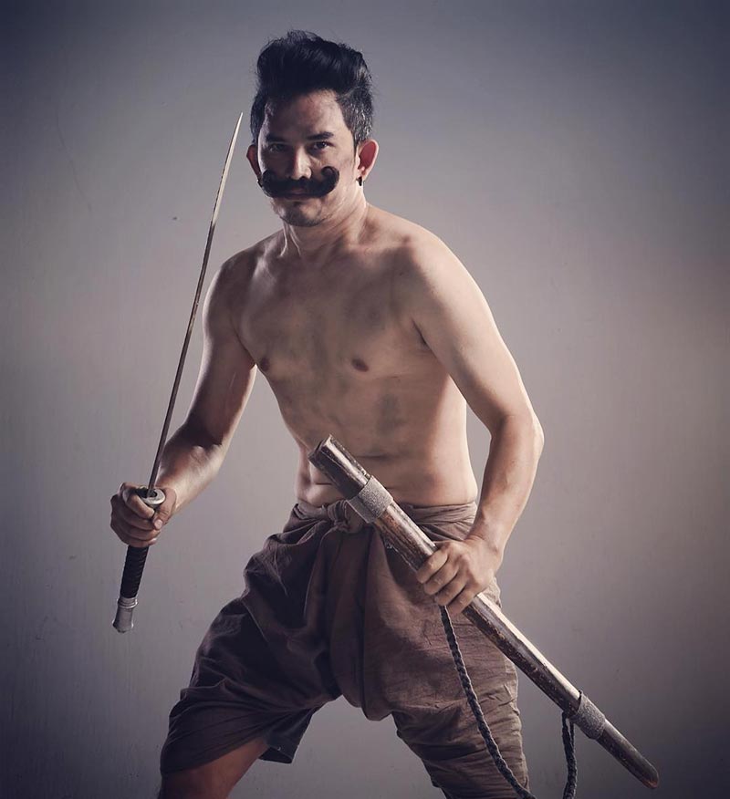 พชร์ อานนท์