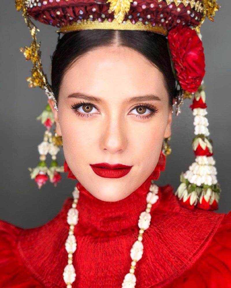 มารีญา พูลเลิศลาภ