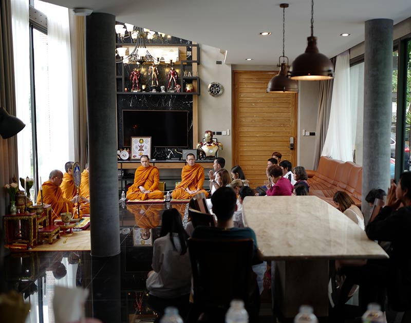 อุ้ม บอล