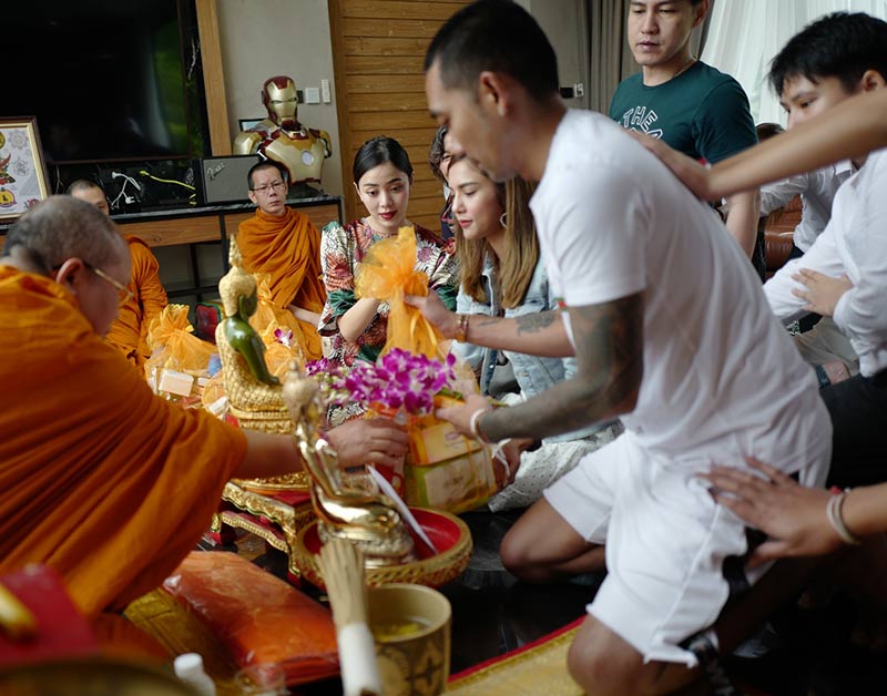 อุ้ม บอล