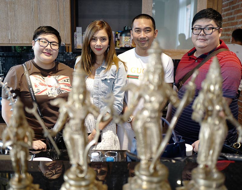 อุ้ม บอล