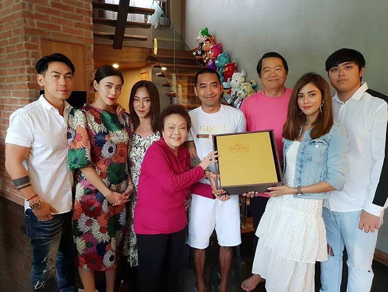 อุ้ม บอล