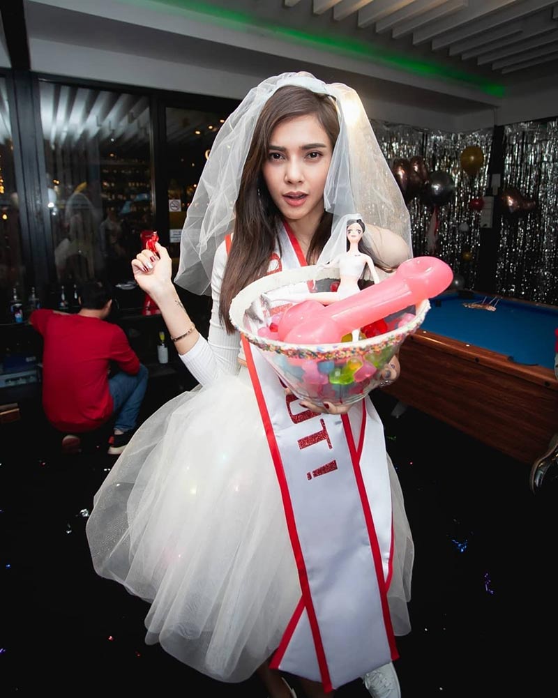 อุ้ม ลักขณา