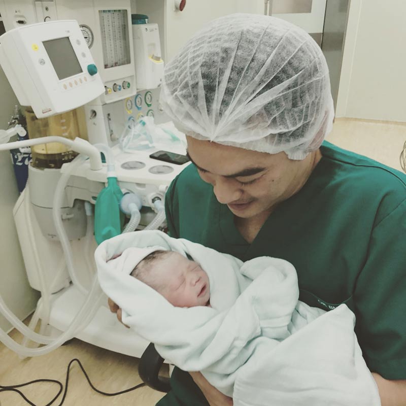 ชาคริต แย้มนาม