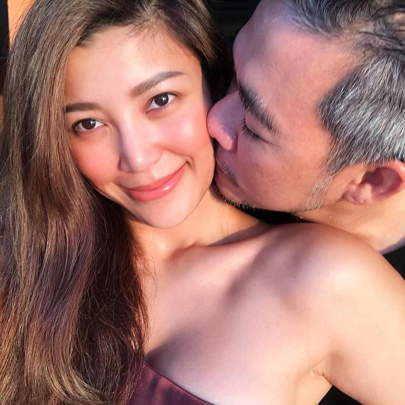 เอมมี่ มรกต ท้อง