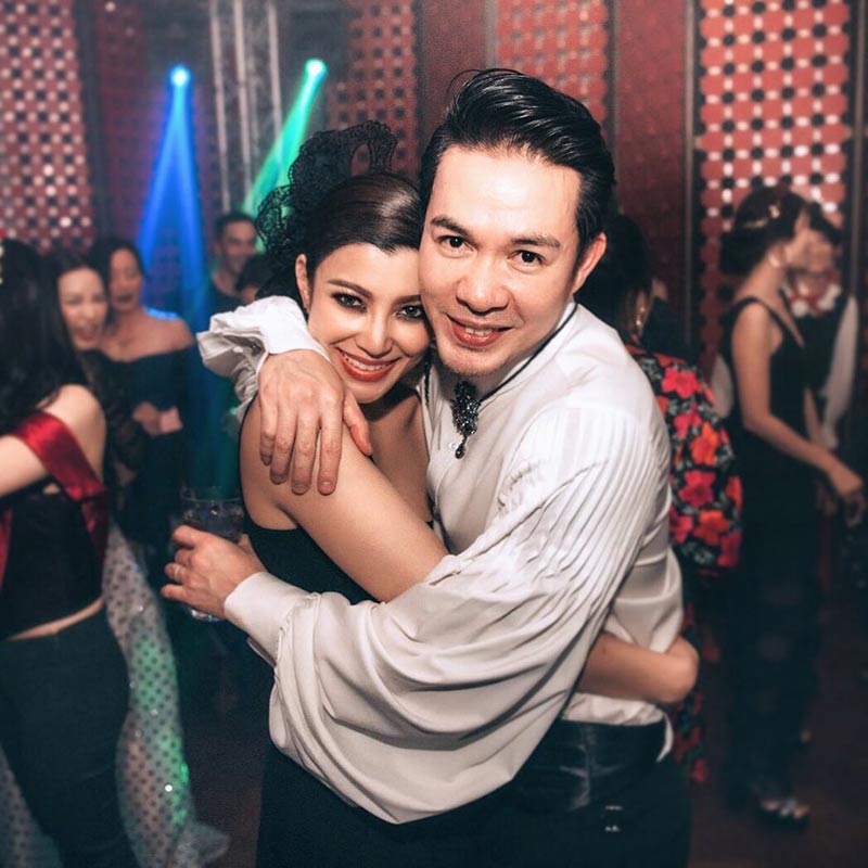 เอมมี่ มรกต ท้อง