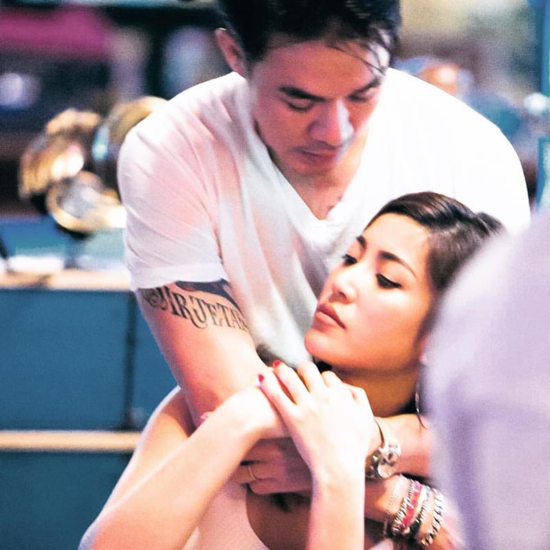 เอมมี่ มรกต ท้อง